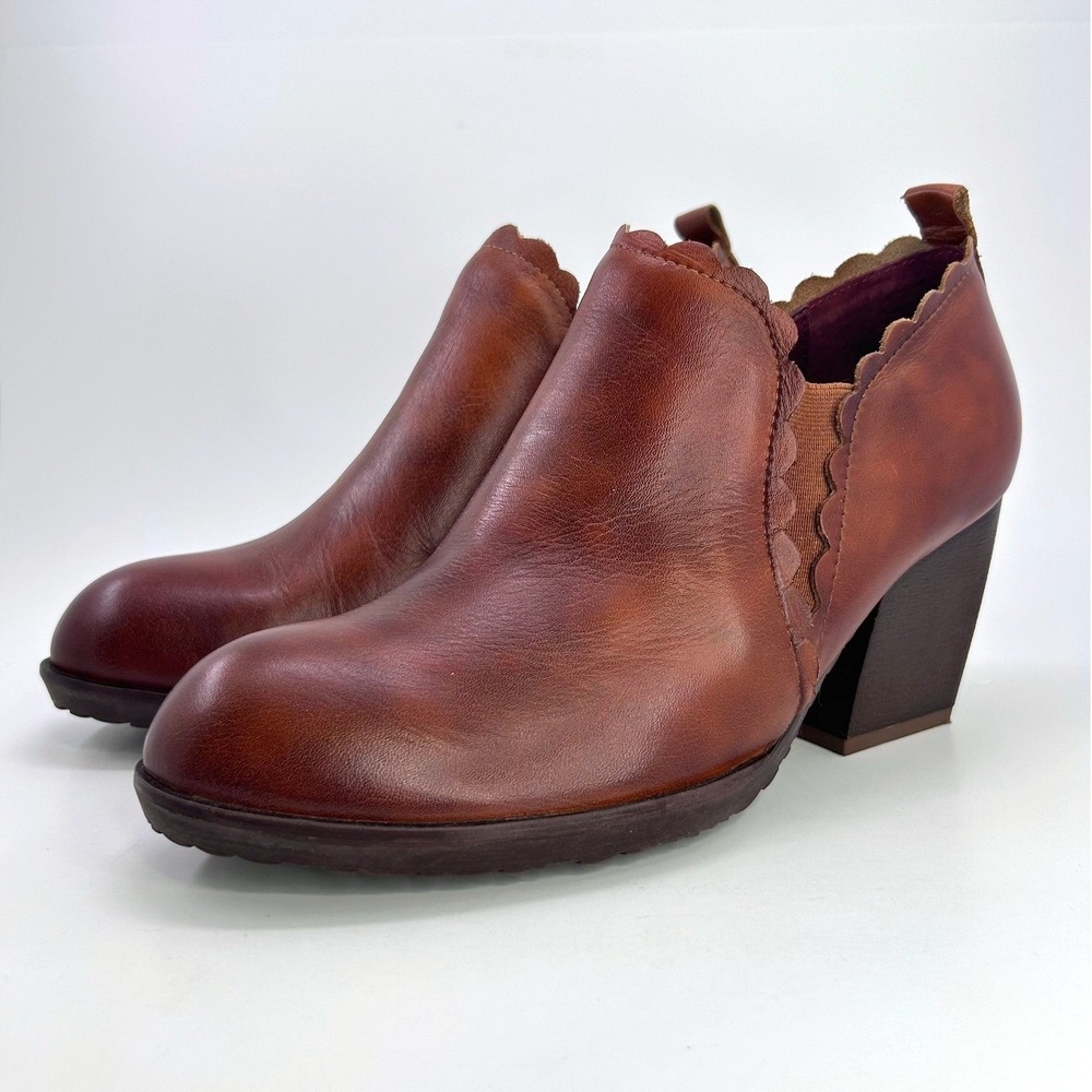 L'Artiste Matona Brown Leather Scalloped Block Heel Ankle Booties US 9 EU 40